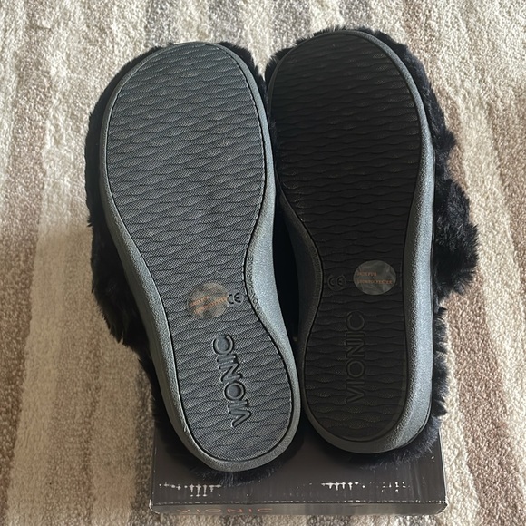 NIB Vionic Women's Black Gemma Plush Mule Slipper, Black, 7 - Picture 5 of 7